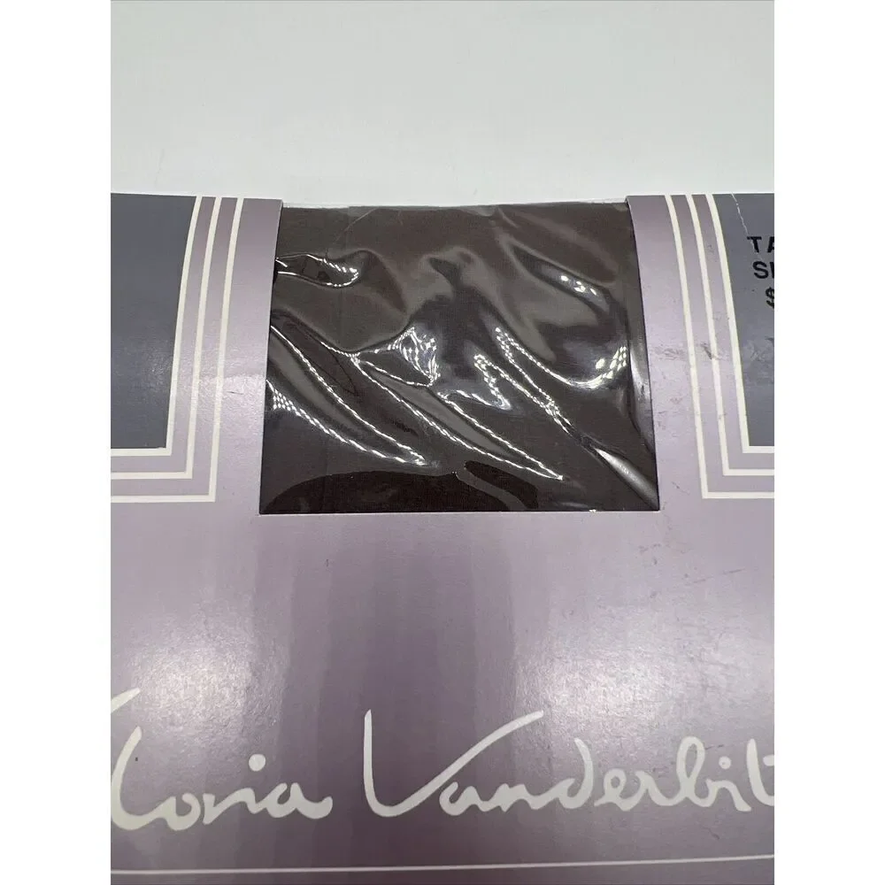 Vintage NWT Gloria Vanderbilt Daysheer Pantyhose  Sandlefoot Taupe Size C